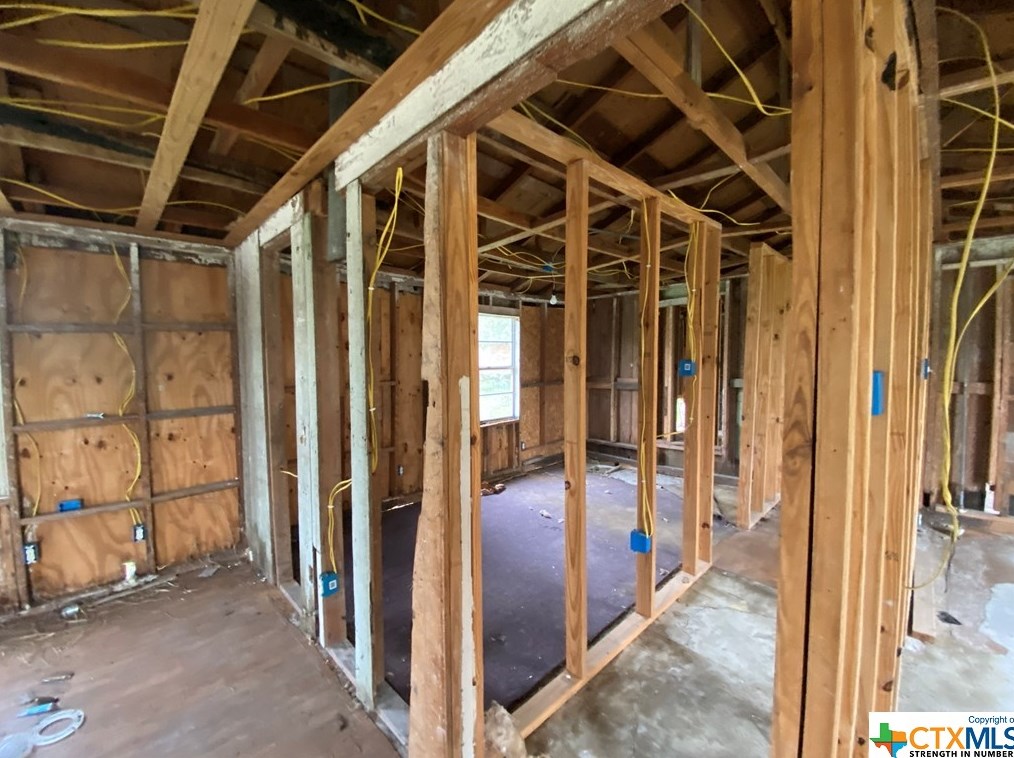 608 S Benavides St, Green Lake, TX 77979