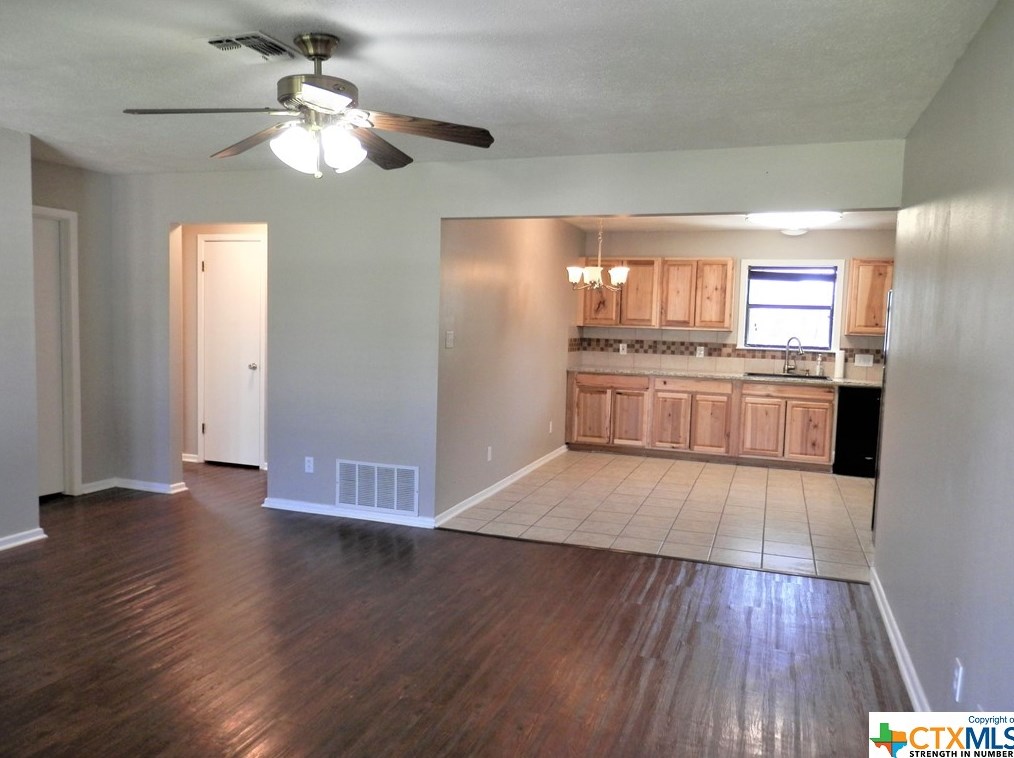 217 Glenbrook Dr, New Braunfels, TX 78130