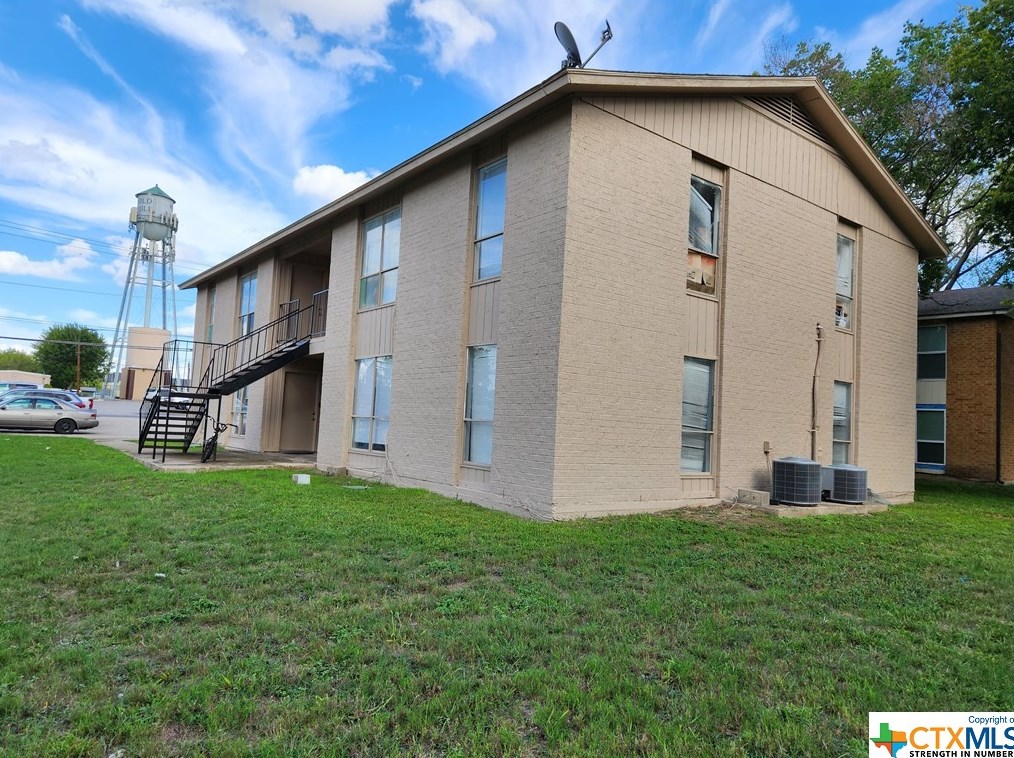 200 Uhland Rd, San Marcos, TX 78666-6966