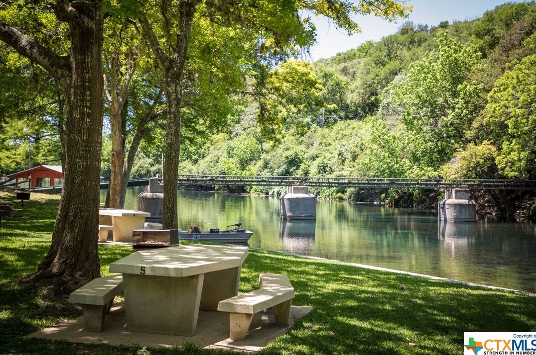 122 Dallas St, New Braunfels TX  78130-5311 exterior