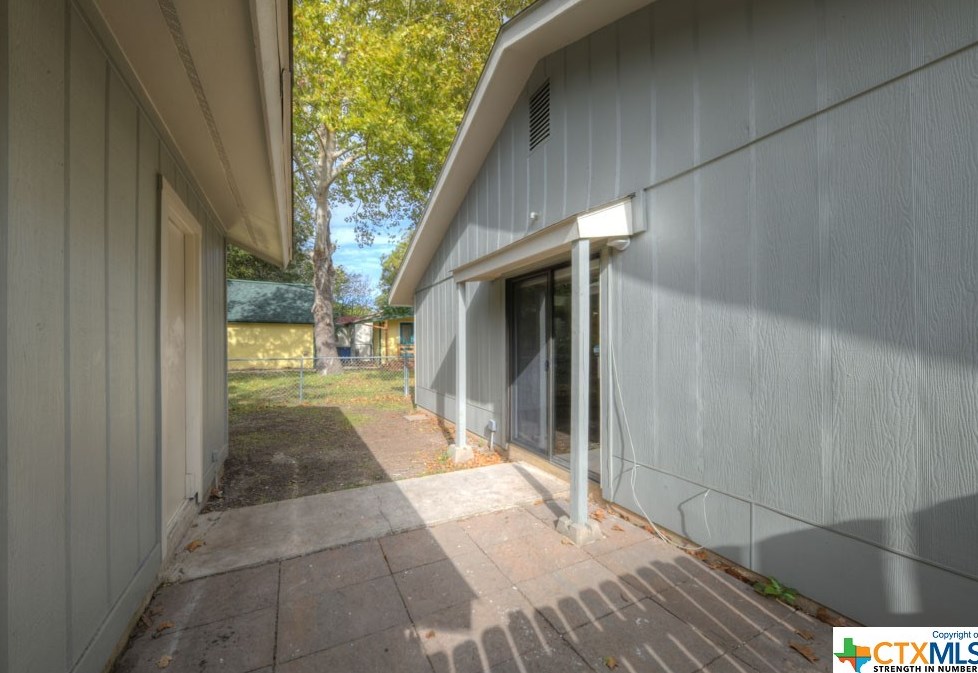 122 Dallas St, New Braunfels TX  78130-5311 exterior