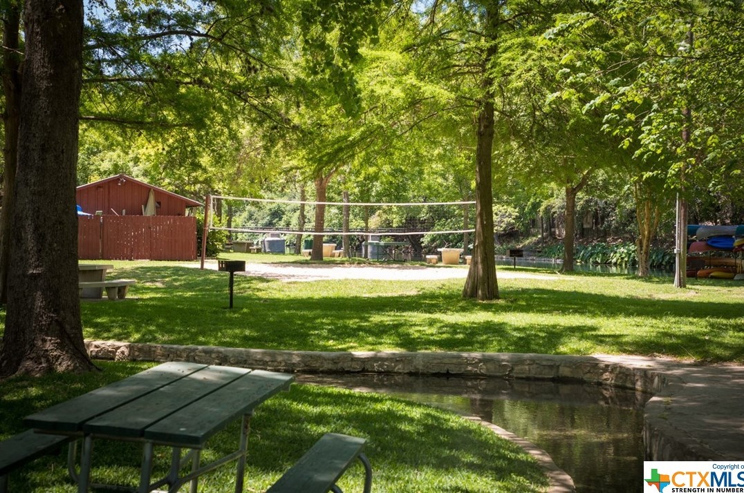 122 Dallas St, New Braunfels TX  78130-5311 exterior