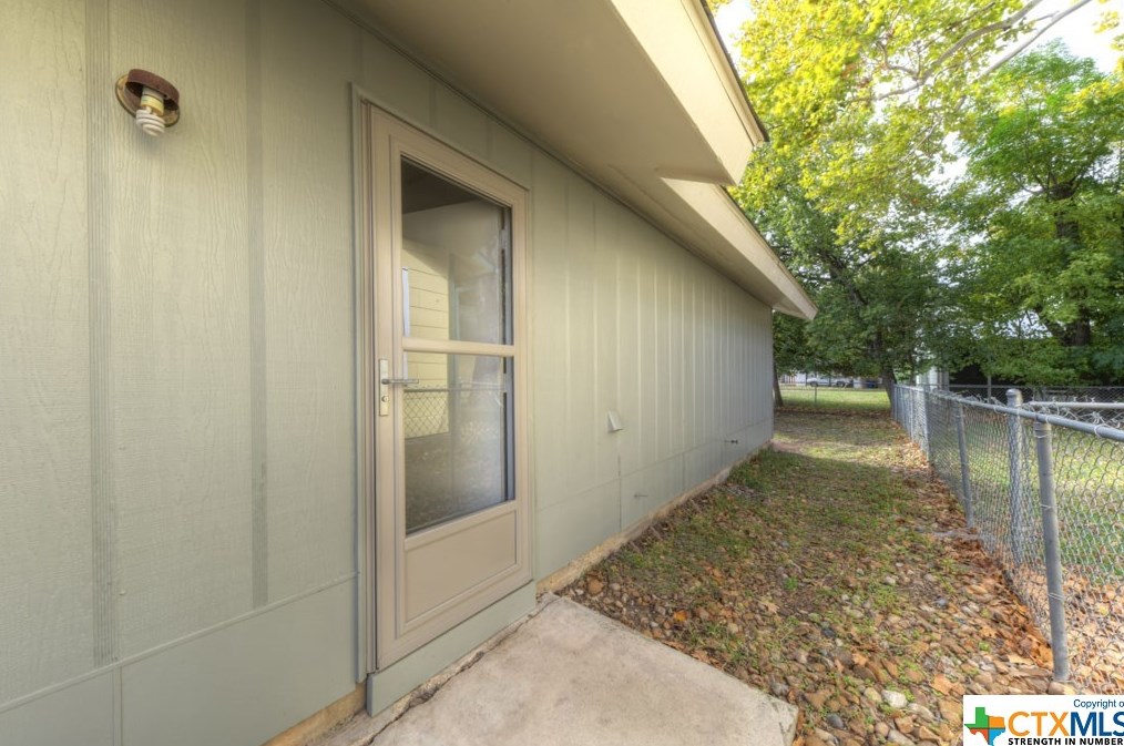 122 Dallas St, New Braunfels TX  78130-5311 exterior