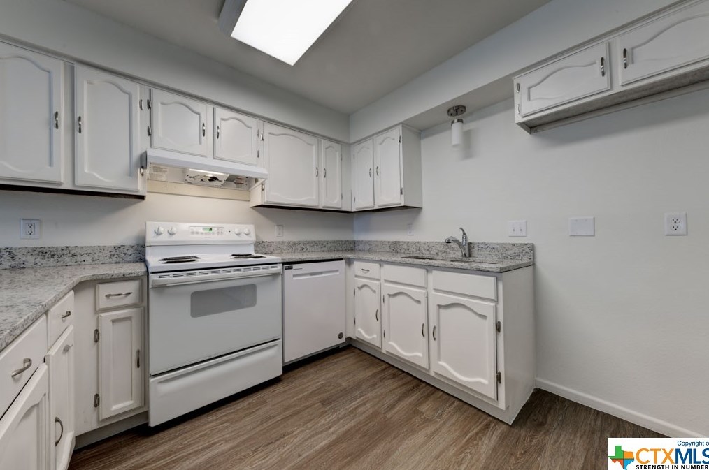 122 Dallas St, New Braunfels TX  78130-5311 exterior