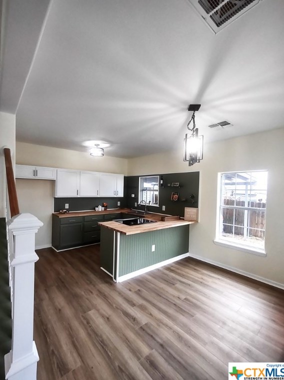 601 E 2nd St, Nixon, TX 78140