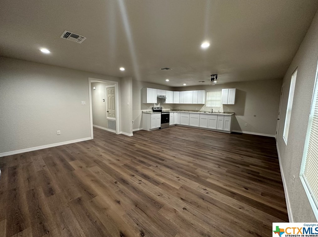 4009 Violet St, Seguin, TX 78155