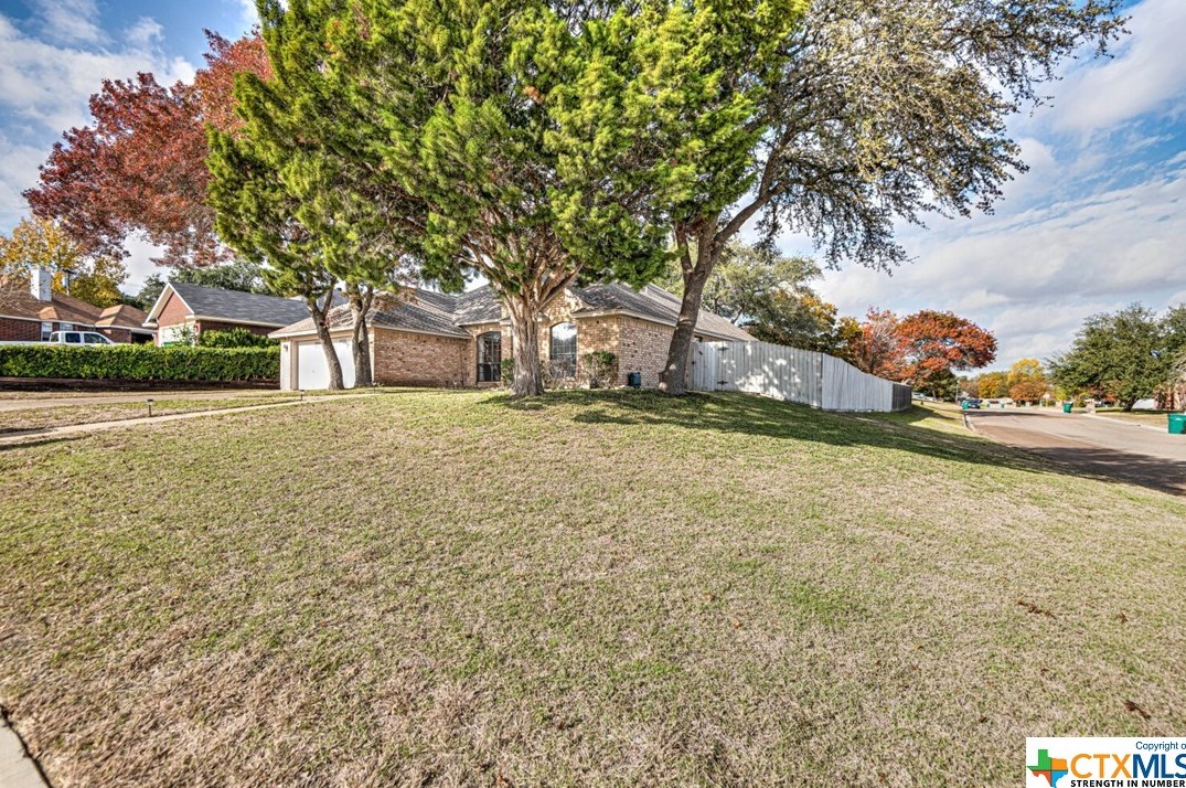 700 Honeysuckle Cir, Killeen, TX 76548-8040