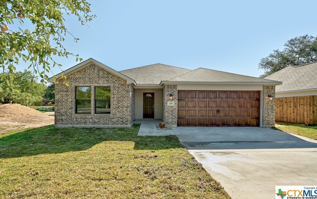 215 Plum St, Stairtown, TX 78648