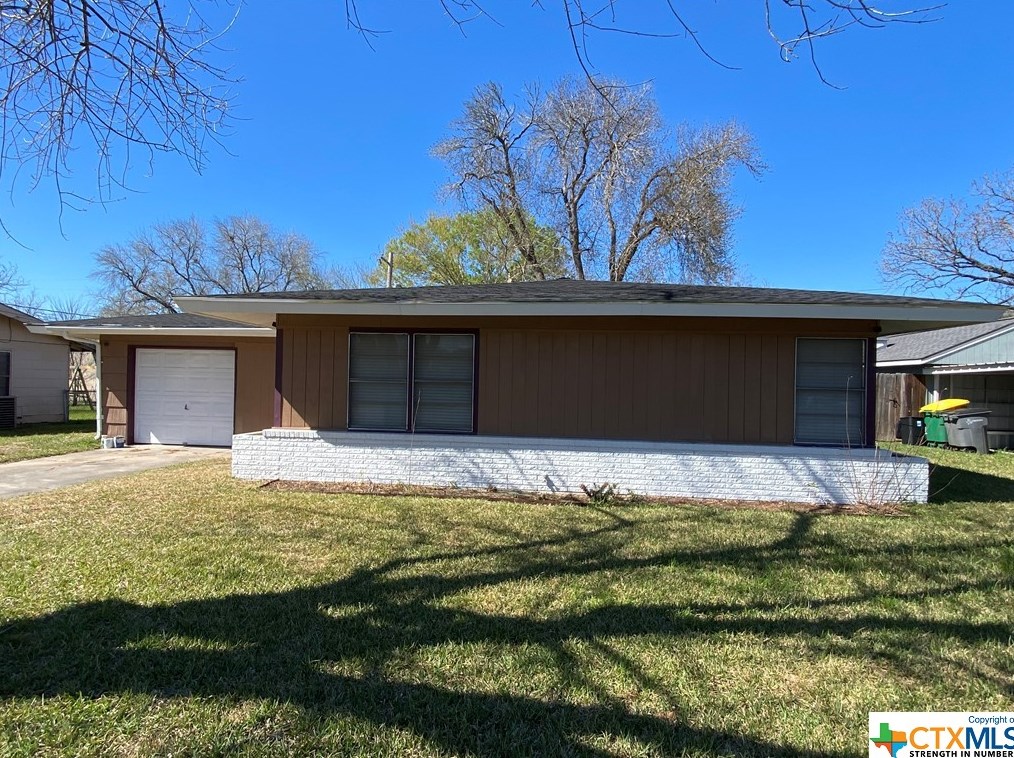 4901 Evergreen St, Victoria, TX 77904