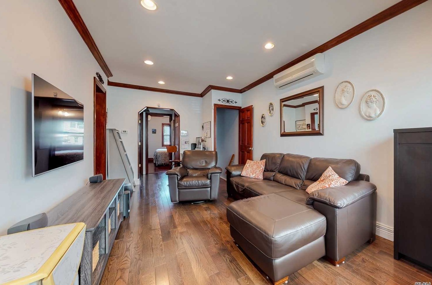 69-11 68th St, Flushing, NY 11385-1239