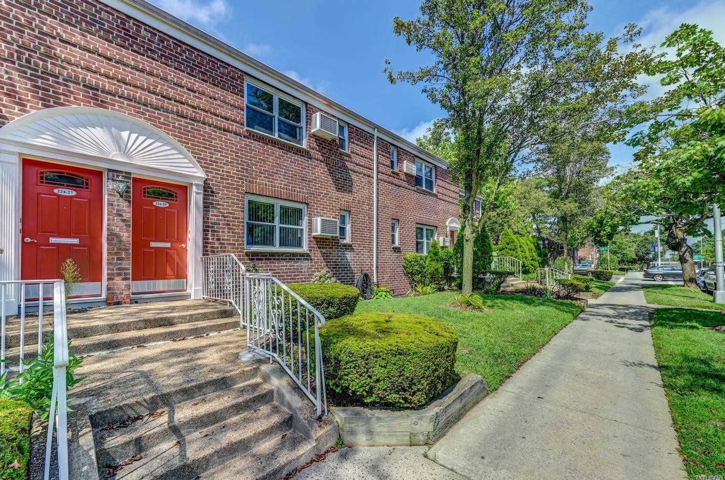 22429 Union Tpke, Flushing, NY 11364-3631