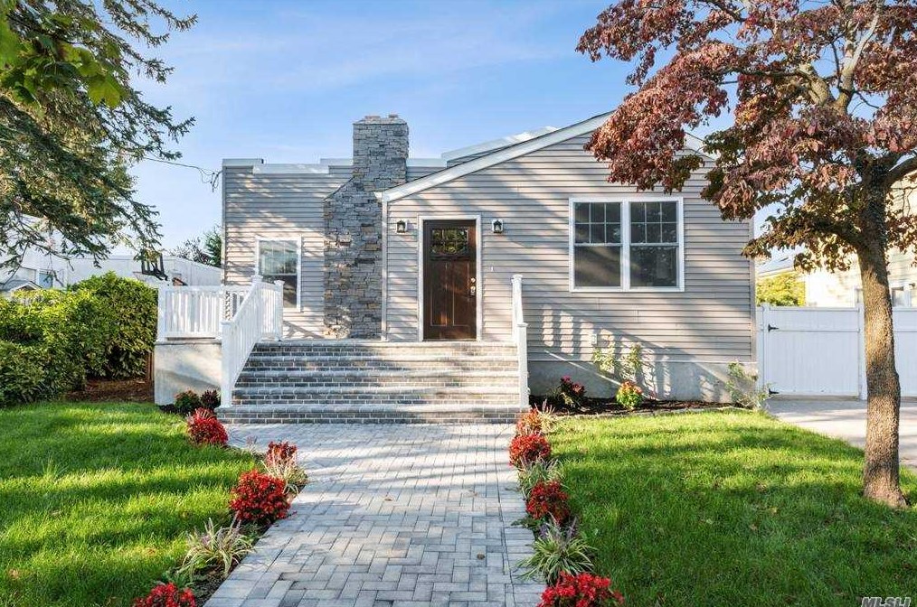 515 Olive Blvd, Hempstead, NY 11550-8012