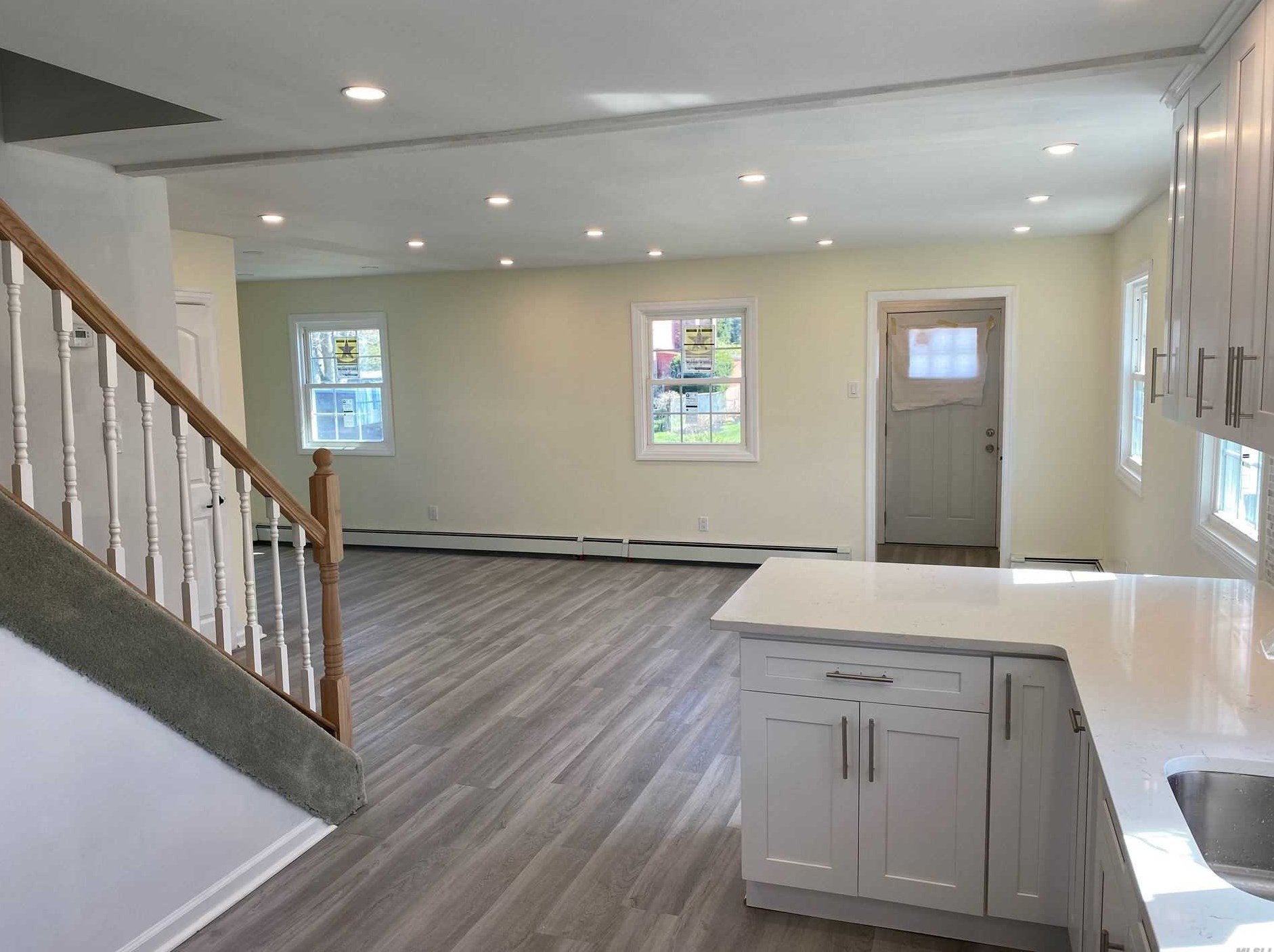 27 Lincoln Ave, East Massapequa, NY 11758-7726