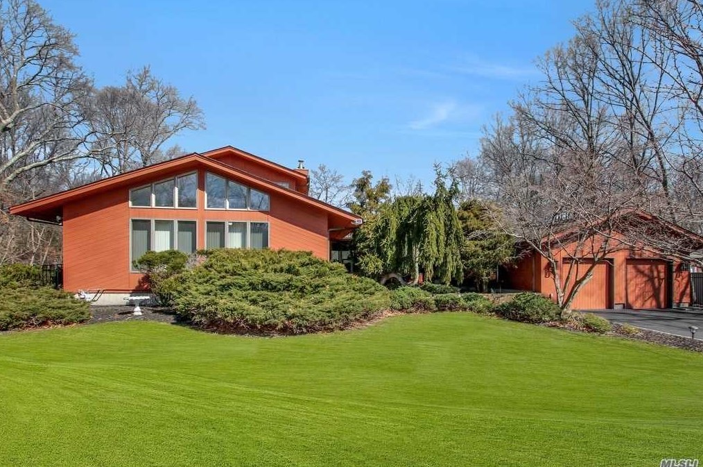 43 Deer Run, East Islip, NY 11730-3808