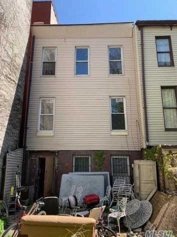 689 Madison St, Brooklyn, NY 11221-2811