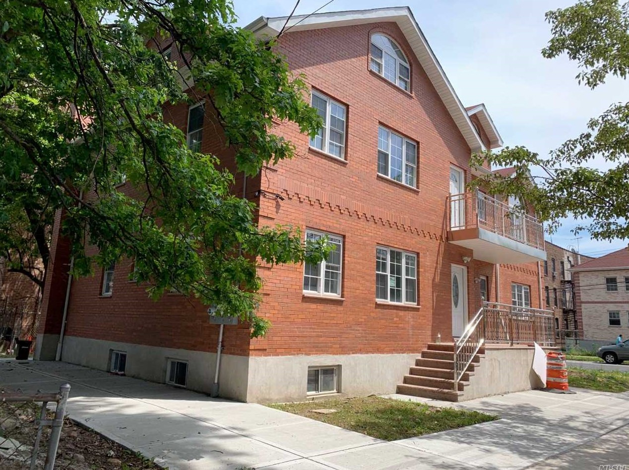 42-67 156th St, Flushing, NY 11355-2753