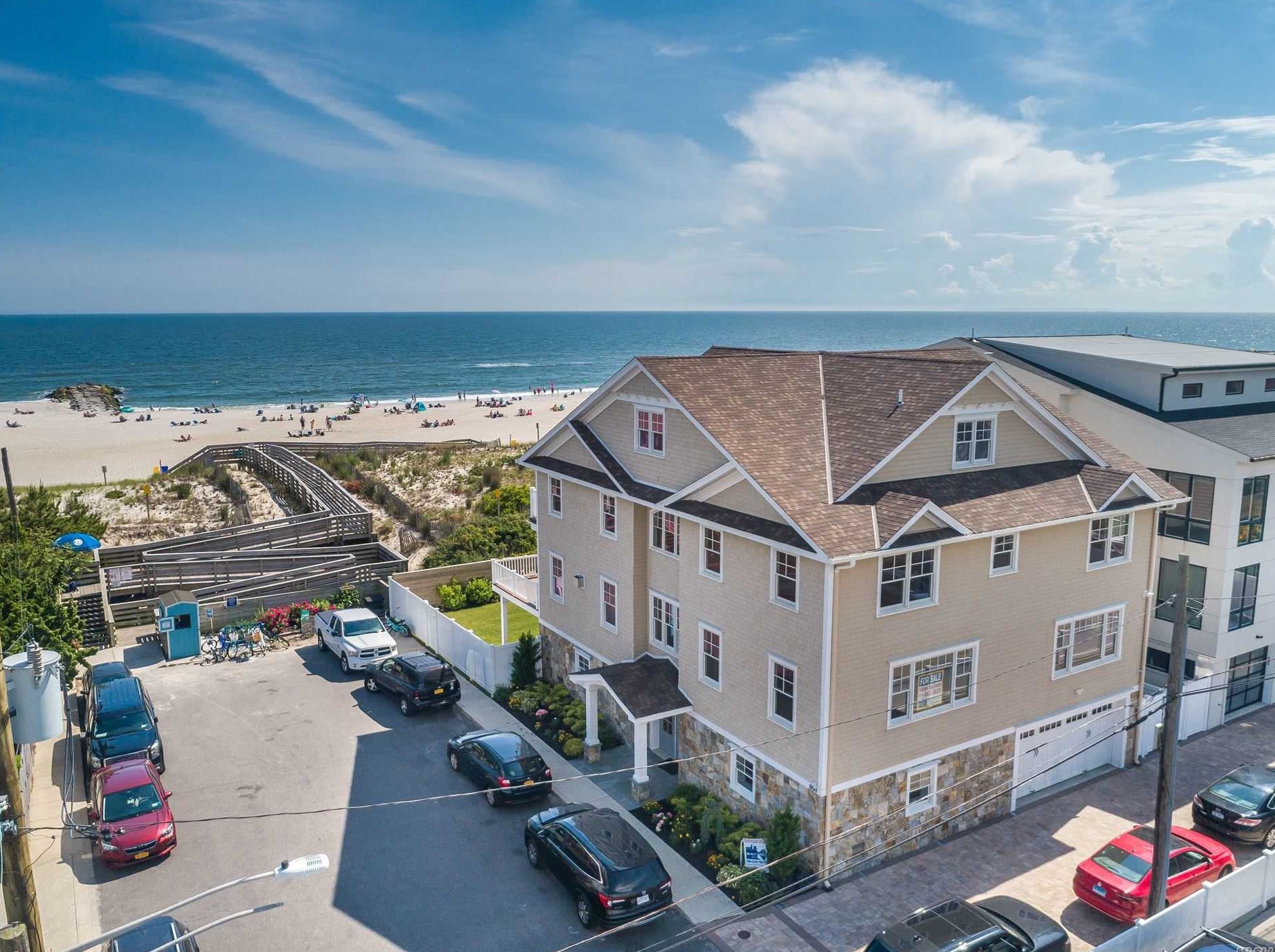 7 Arizona Ave, East Atlantic Beach, NY 11561-1511