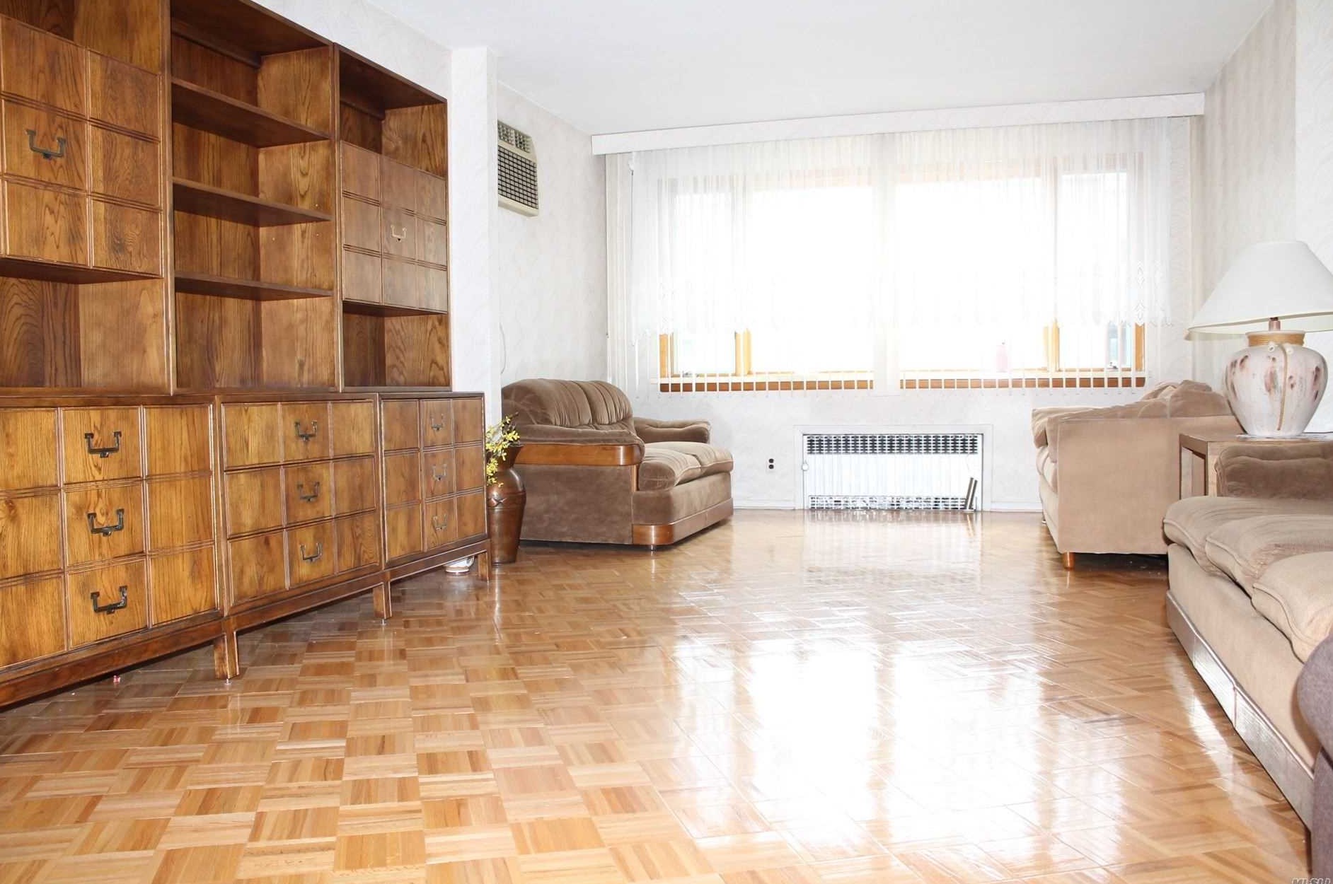 78-18 84th St, Flushing, NY 11385