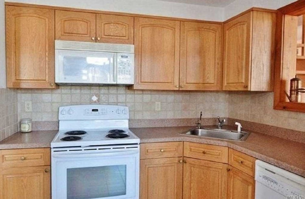 4326 Westphalia Rd, Mattituck NY  11952-2517 exterior