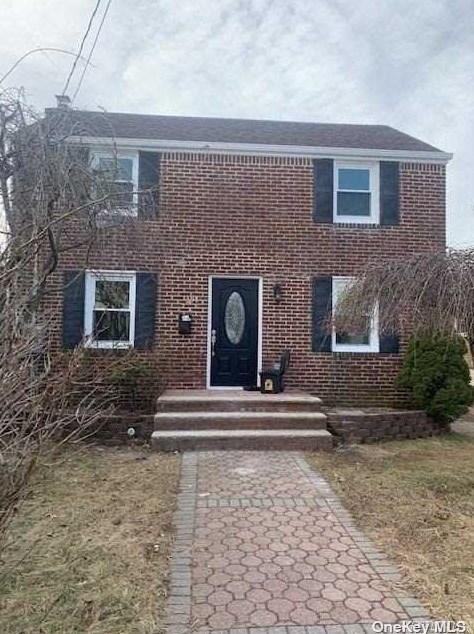 291 White Rd, Garden City, NY 11501-1128