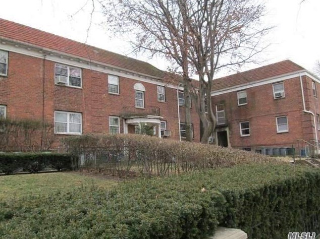 63-69 110th St, Flushing, NY 11375-1444