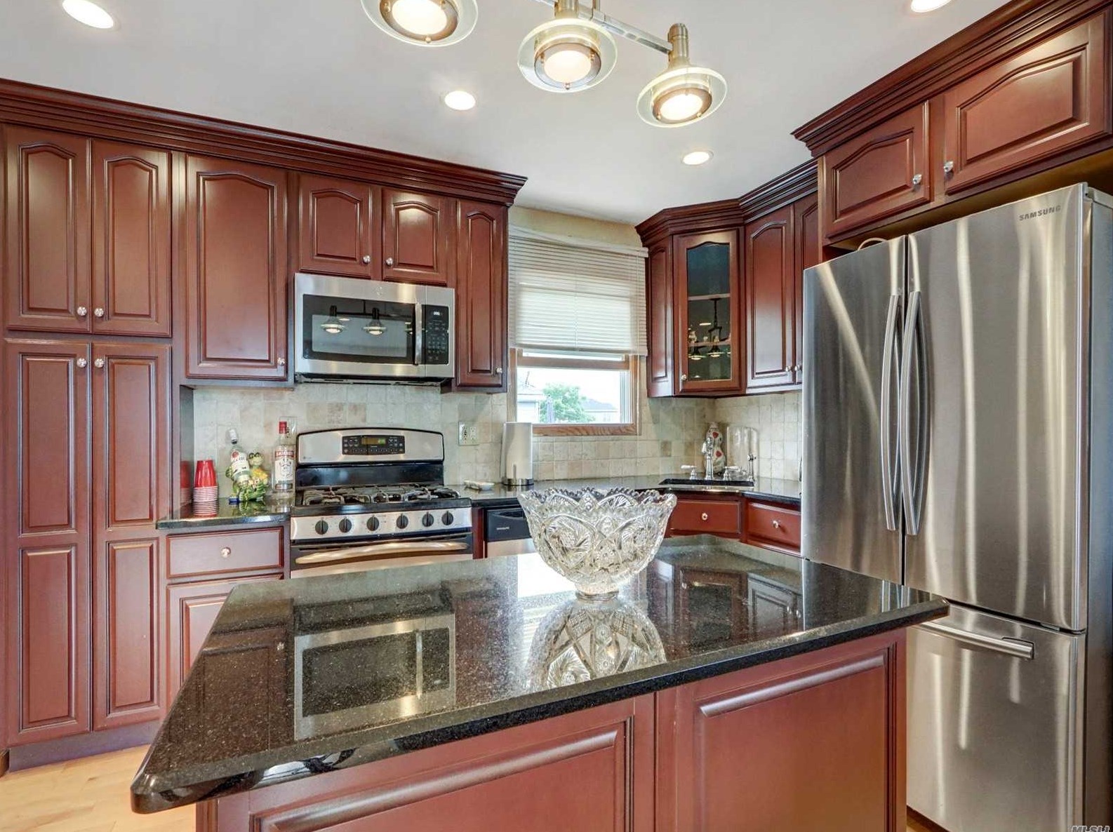 135 Radcliffe Rd, Barnum Island NY  11558-1408 exterior