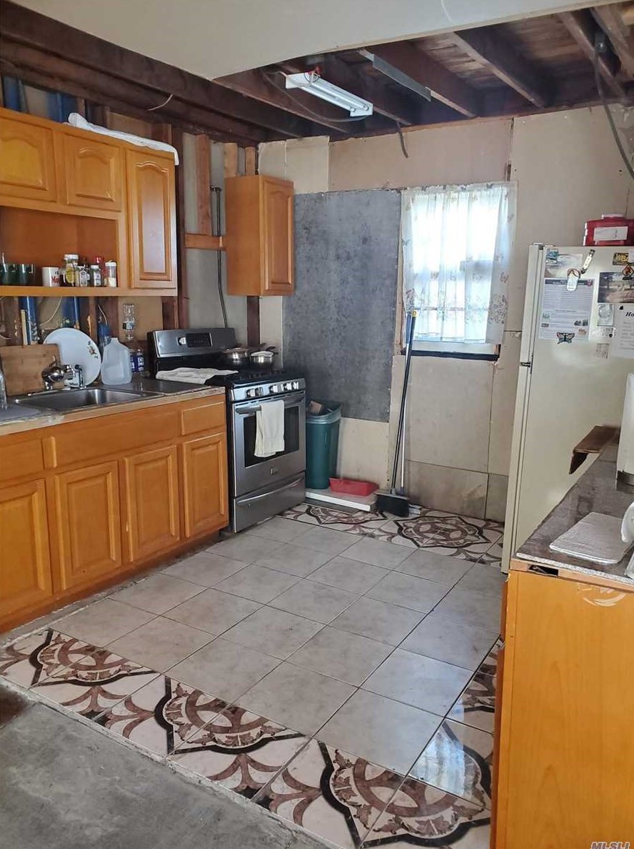 32 Bernard St, North Merrick NY 11566-4508 exterior