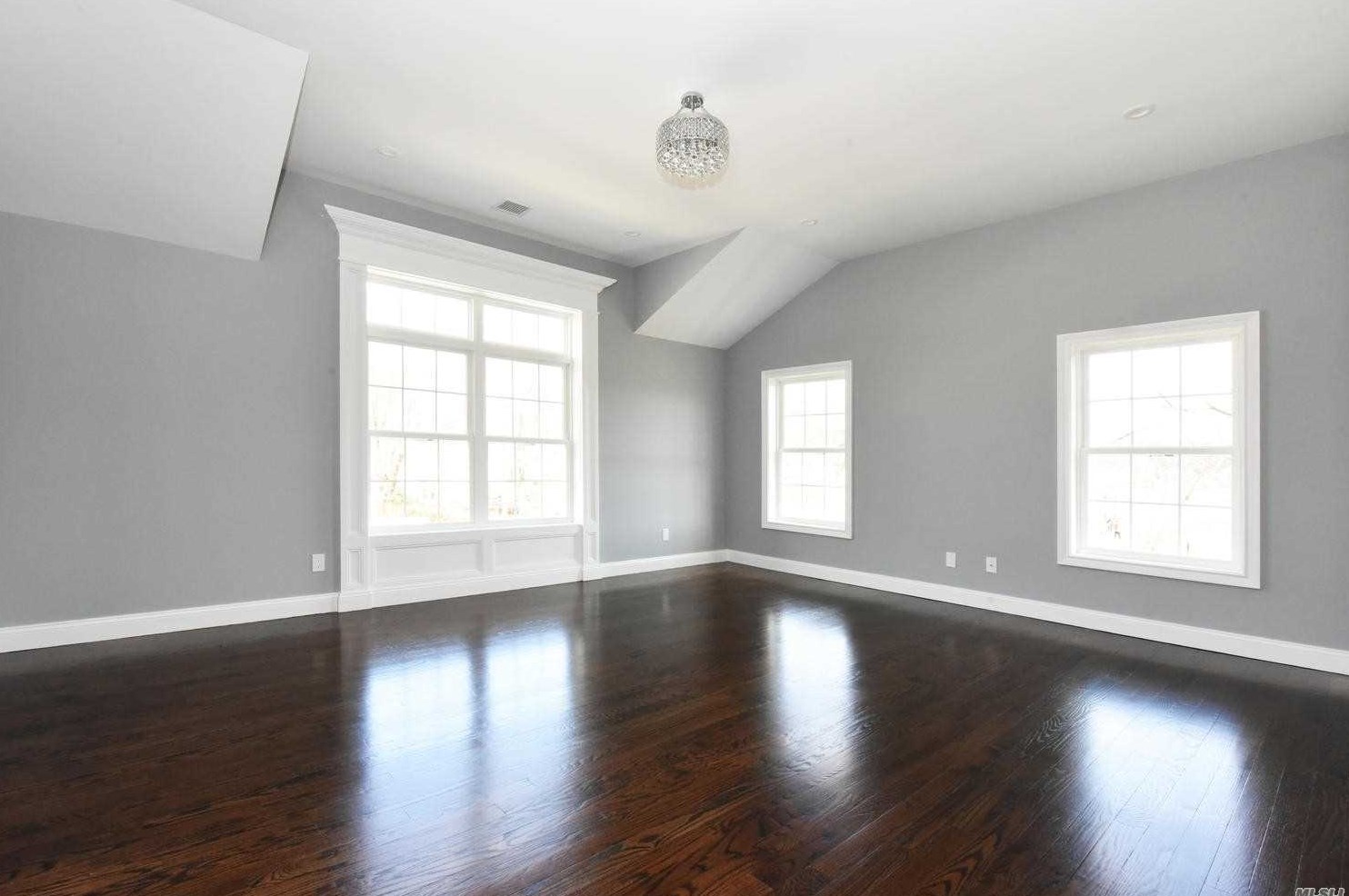 1786 Gormley Ave, North Merrick NY 11566-3064 exterior