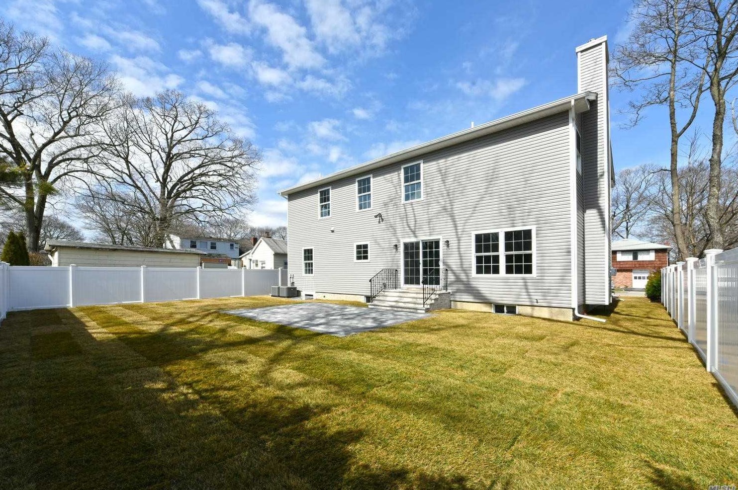 1786 Gormley Ave, North Merrick NY 11566-3064 exterior