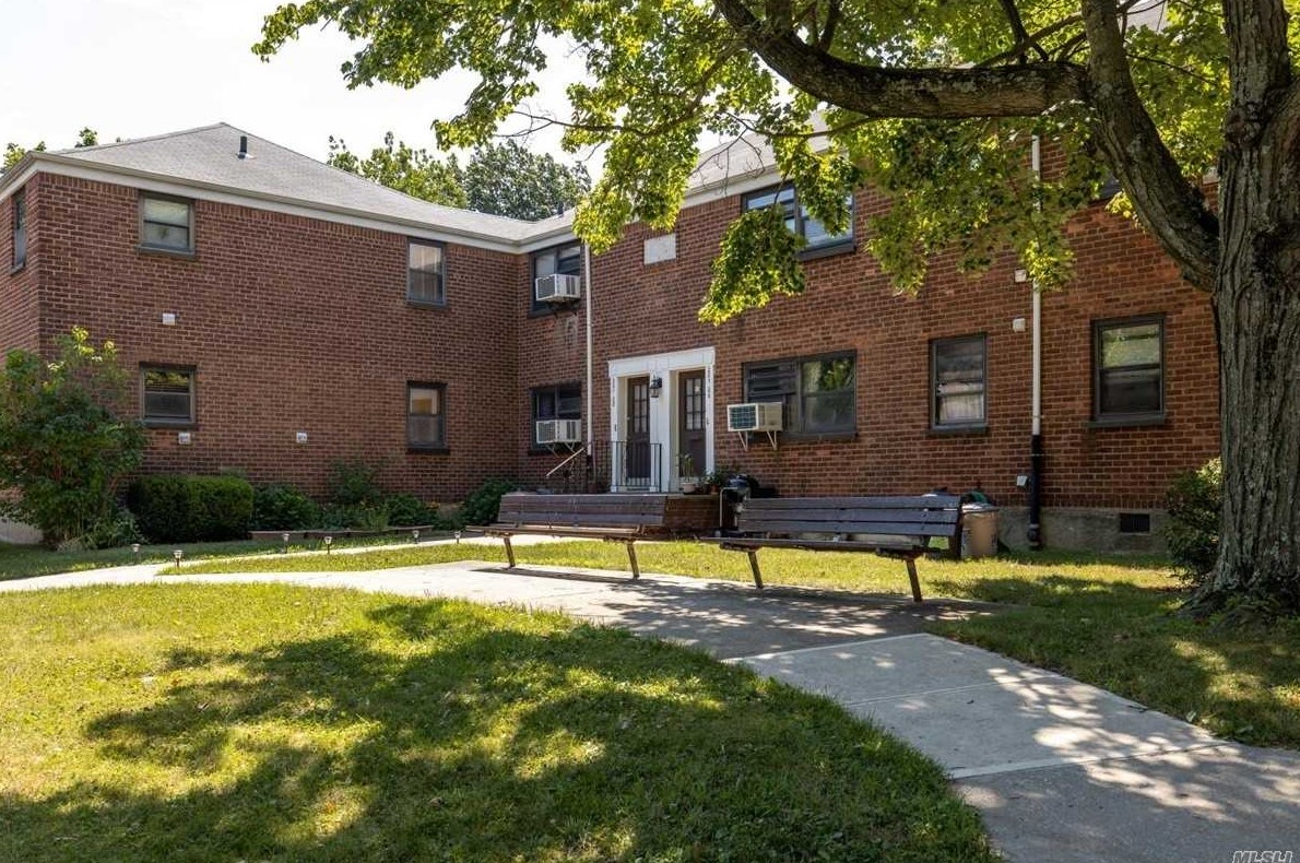 201-06 19th Ave, Flushing, NY 11360-3030