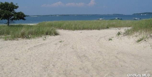 470 Goose Creek Ln, Southold, NY 11971