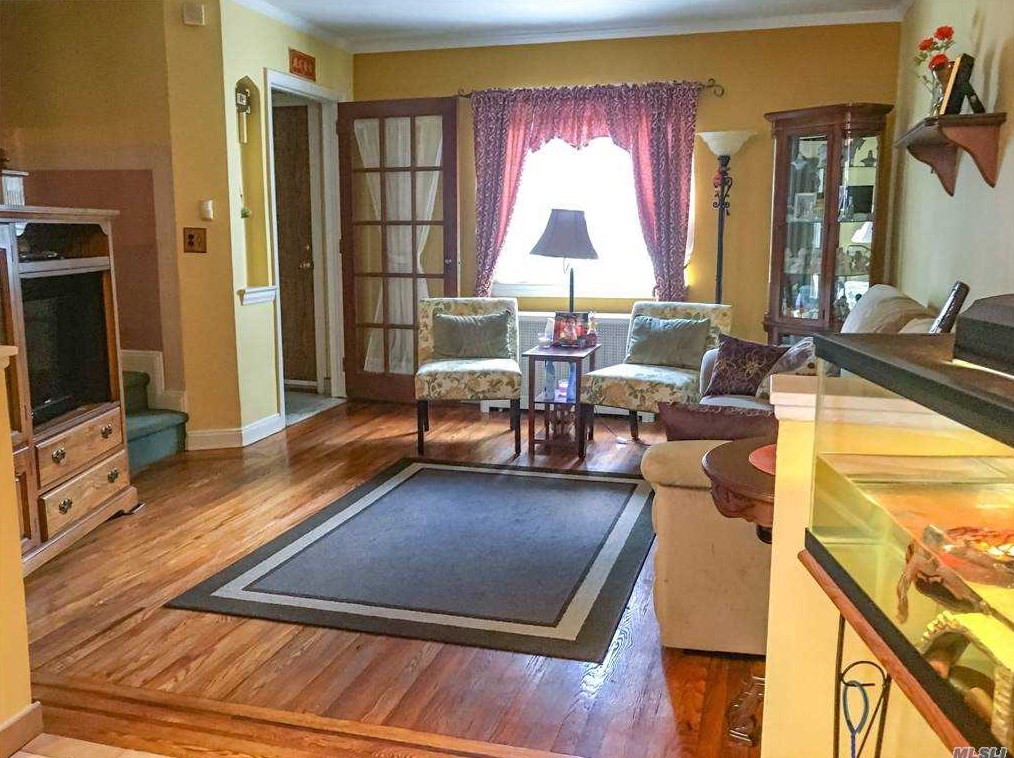 55-17 84th St, Flushing, NY 11373-1604