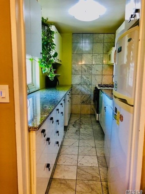 25235 60th Ave, Flushing NY 11378-2909 exterior