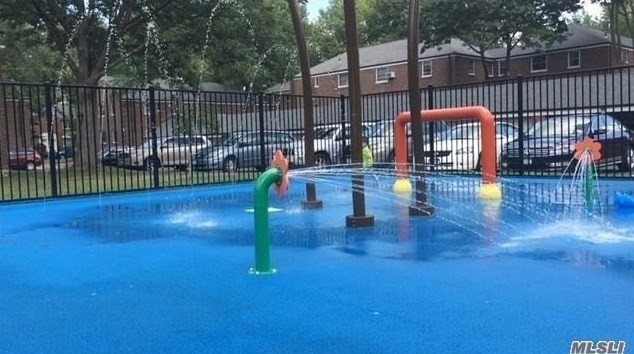 25235 60th Ave, Flushing NY 11378-2909 exterior