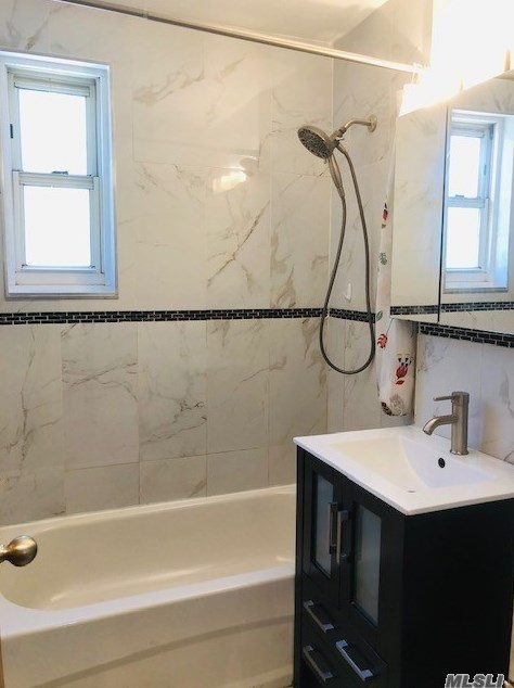 25235 60th Ave, Flushing NY 11378-2909 exterior