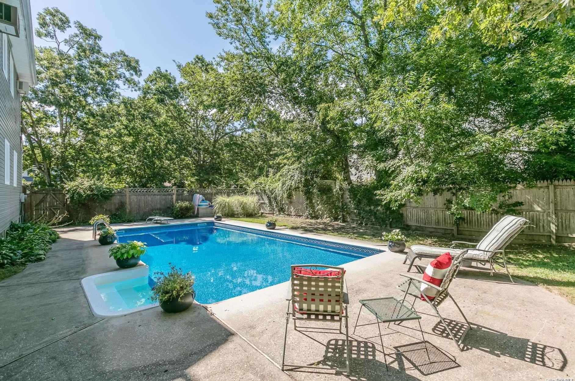 137 Norwalk Ave, Gordon Heights, NY 11763-4031