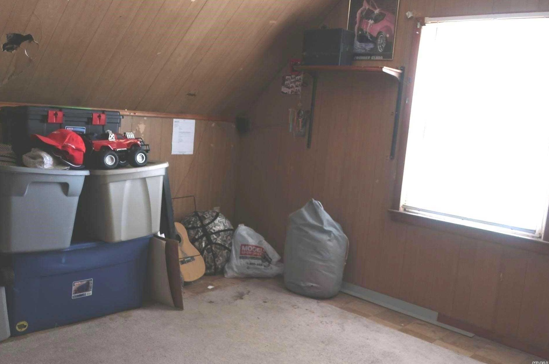 34 Foxglove Rd, North Merrick NY 11566-1102 exterior