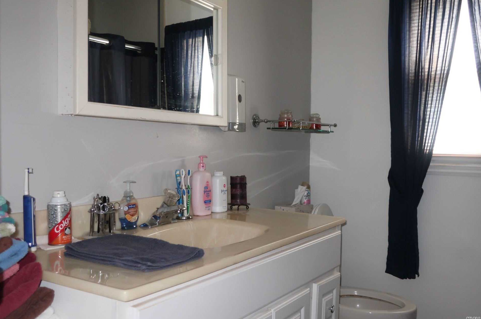 34 Foxglove Rd, North Merrick NY 11566-1102 exterior