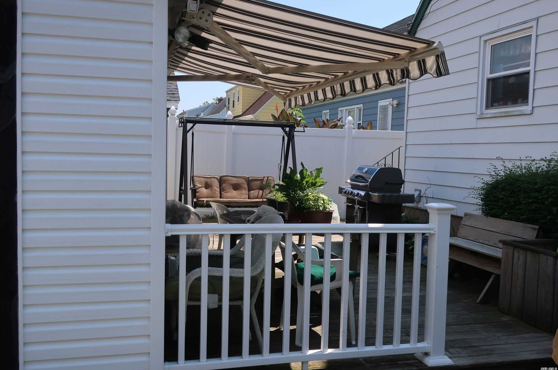 34 Foxglove Rd, North Merrick NY 11566-1102 exterior