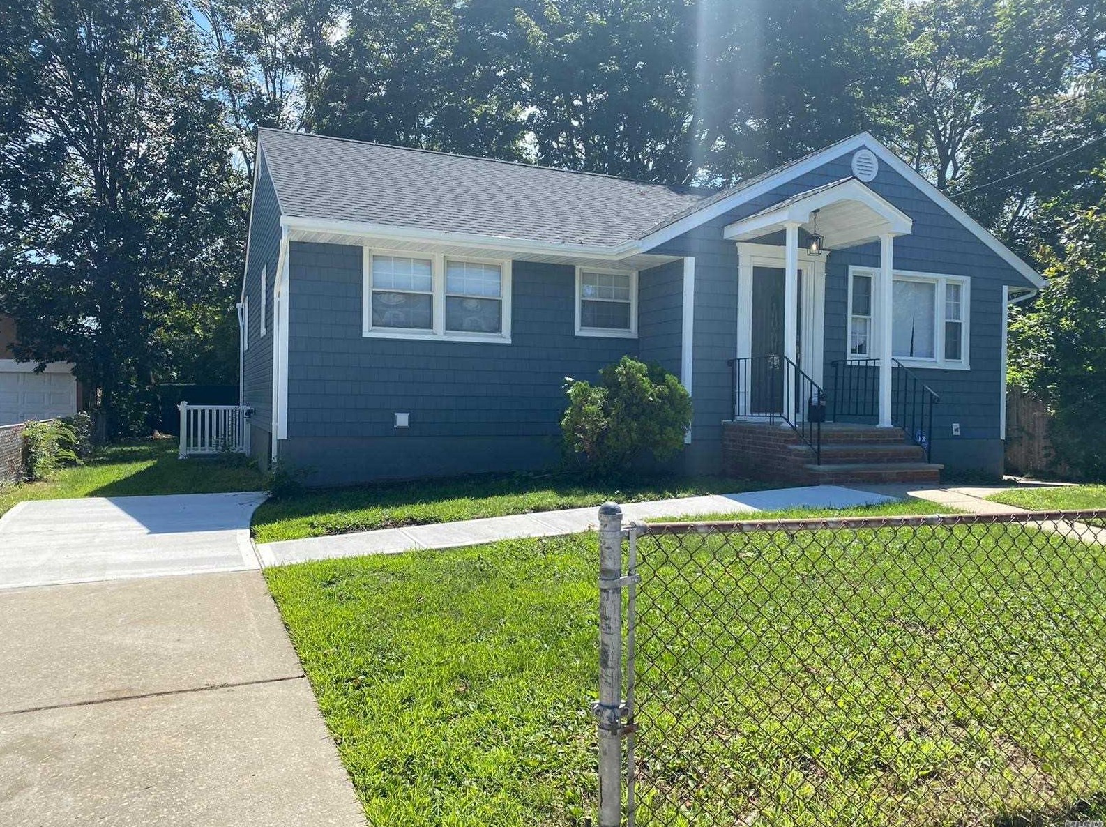 830 Hempstead Blvd, Hempstead, NY 11553-2335