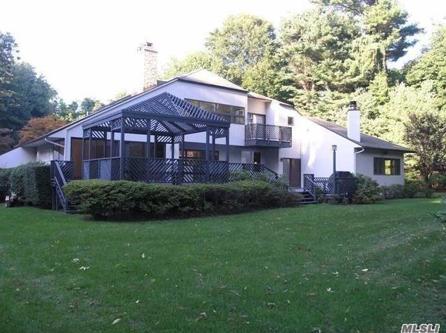 1 Tondan Ln, Matinecock, NY 11560