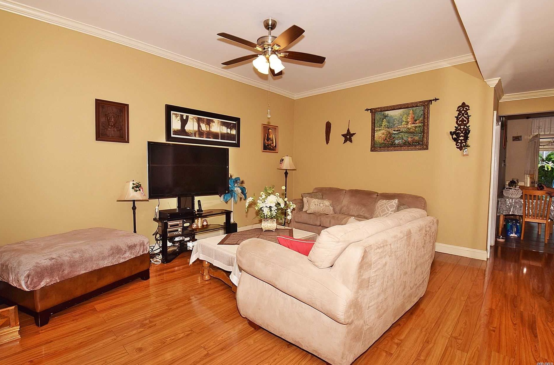 61-62 Linden St, Flushing, NY 11385-2143