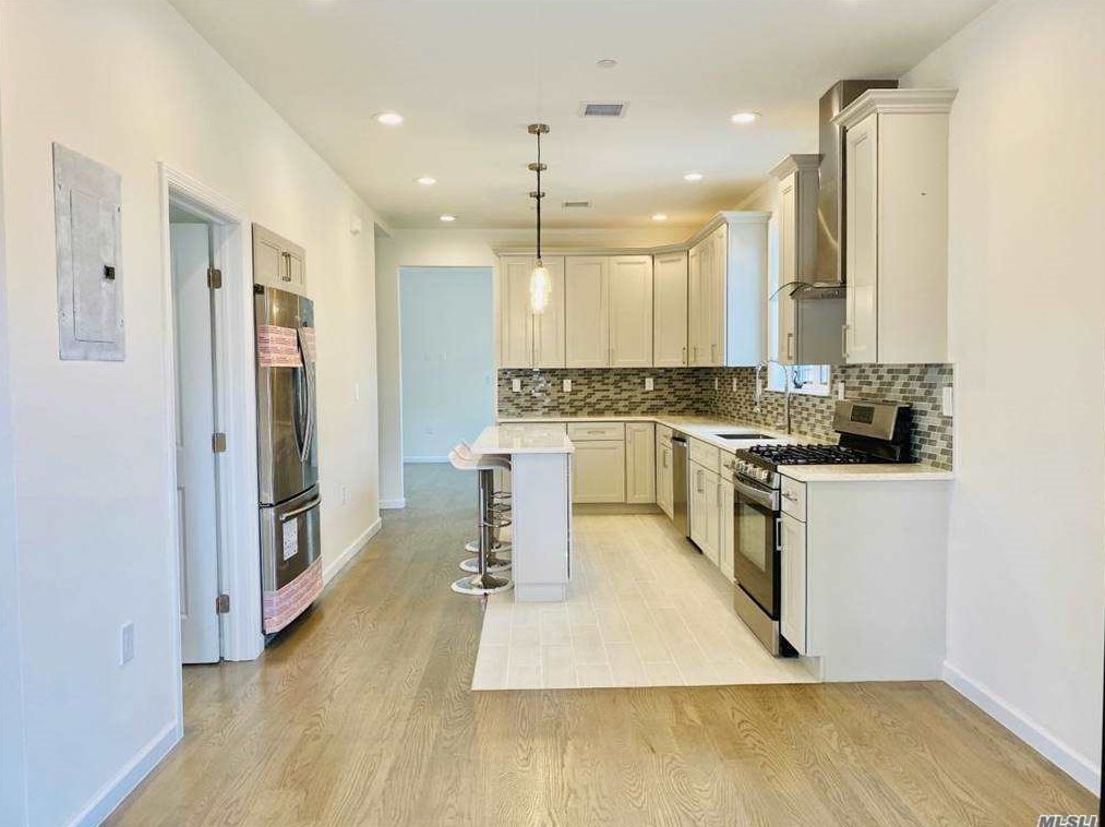49-47 167th St, Flushing, NY 11365-1125