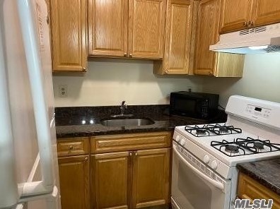 260-b Lowndes Ave, Huntington Station, NY 11746