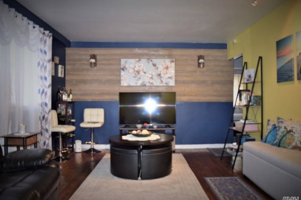 78-04 147th St, Flushing, NY 11367-1711