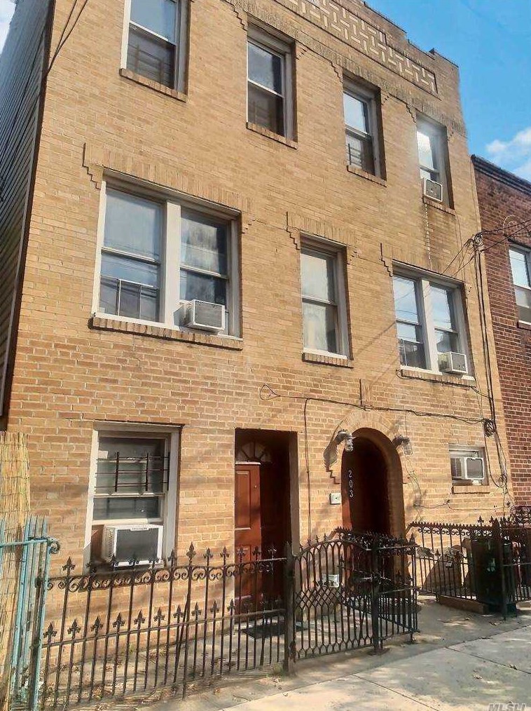 203 Richardson St, Brooklyn, NY 11222-5017