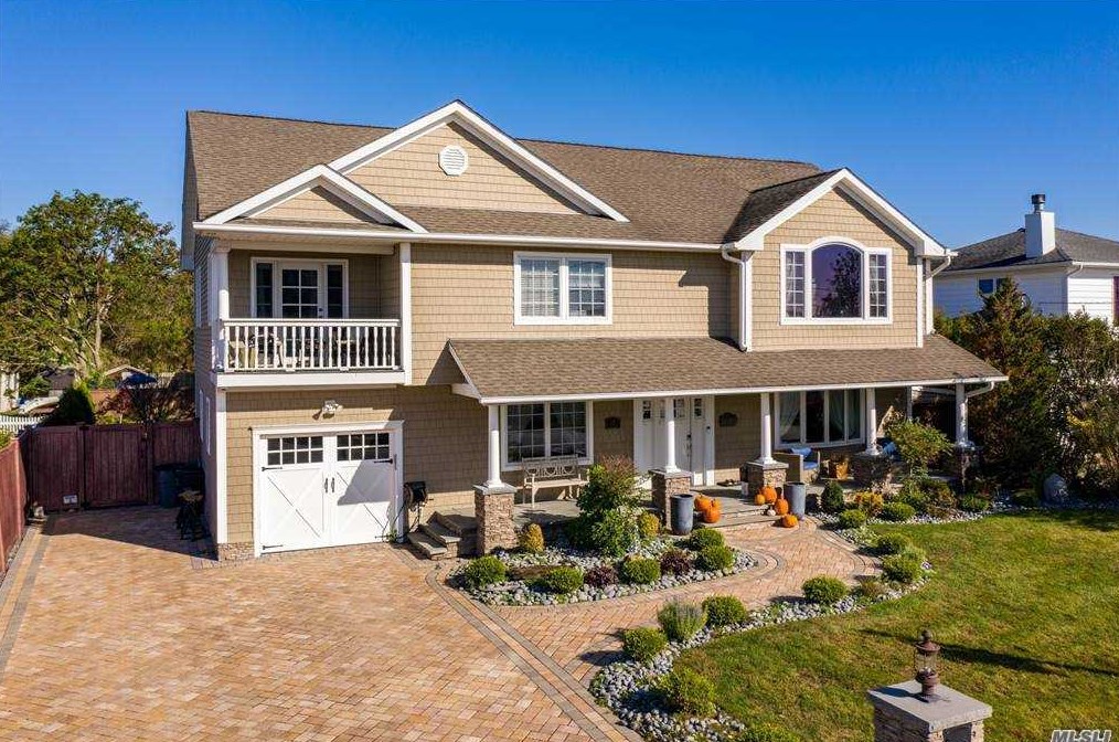 29 Sunset Ln, Canaan Lake, NY 11772-3417
