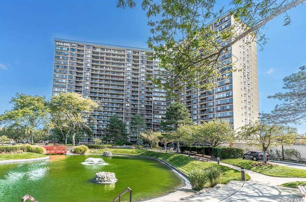 2 Bay Club Dr, Flushing NY  11360-2957 exterior