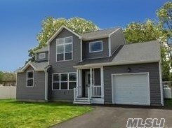 31 Rockledge Dr, Smith Point, NY 11967-2637