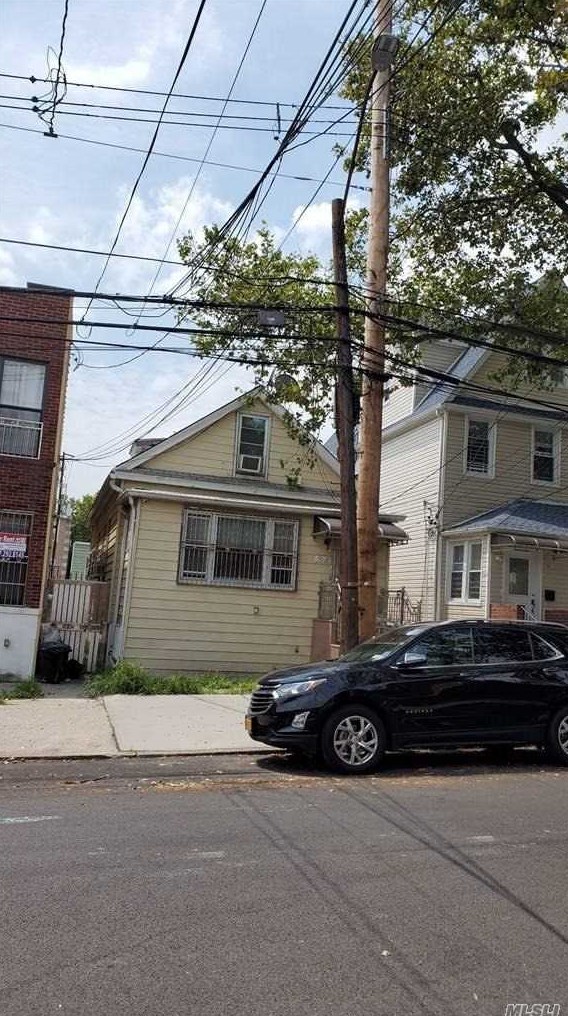 50-14 102nd St, Flushing, NY 11368-1323
